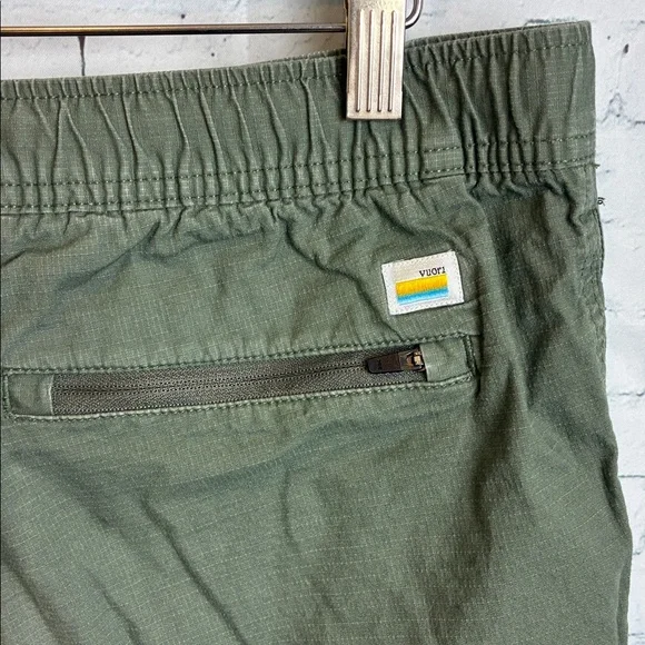 Vuori Men’s Ripstop Climber Pants Army Green Large Gorpcore Camping Hiking